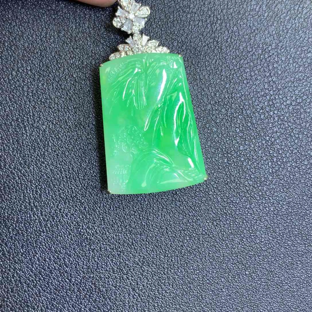 翡翠颈饰18K金镶嵌上**道翡翠