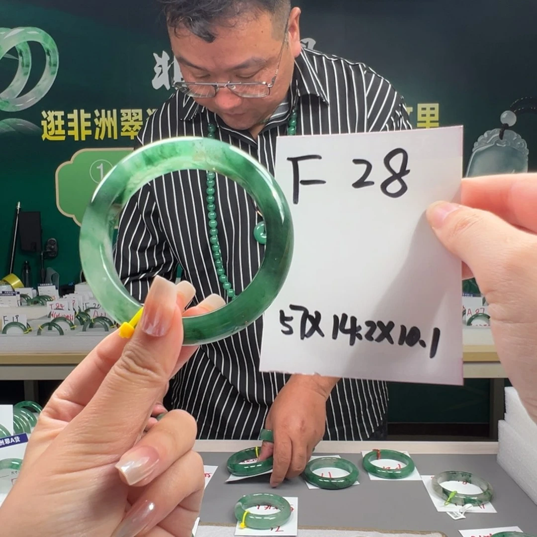 石英岩玉手镯未镶嵌