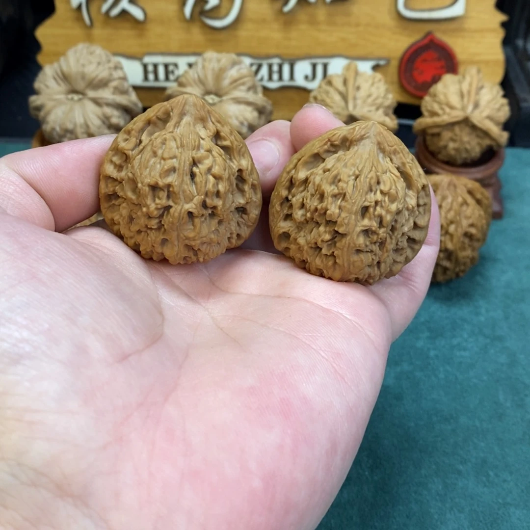 文玩核桃把件全家福南疆石37