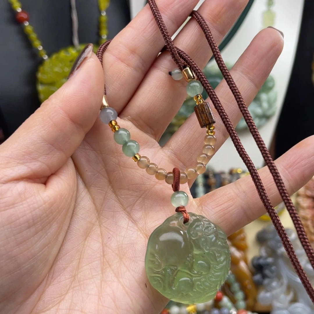 未镶嵌蛇纹石玉颈饰