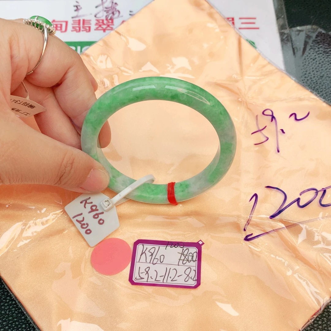 翡翠手镯未镶嵌缅甸翡翠