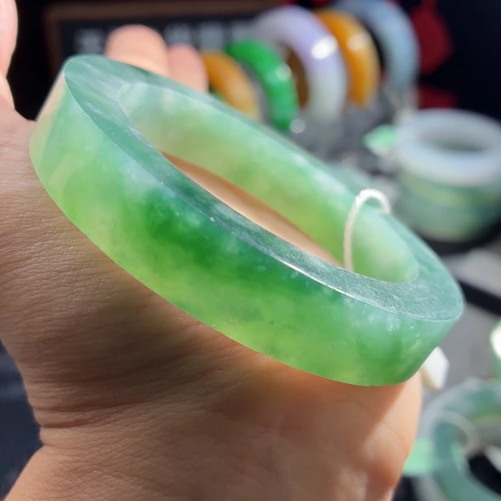 定制翡翠未镶嵌翡翠手镯