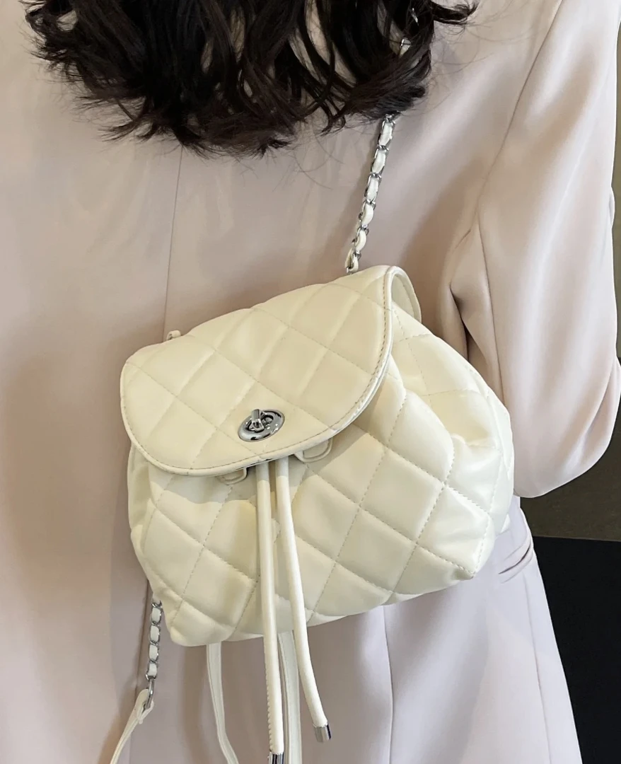 明星同款FERIA新款高颜值小众包包女出游通勤大容量韩系双肩包