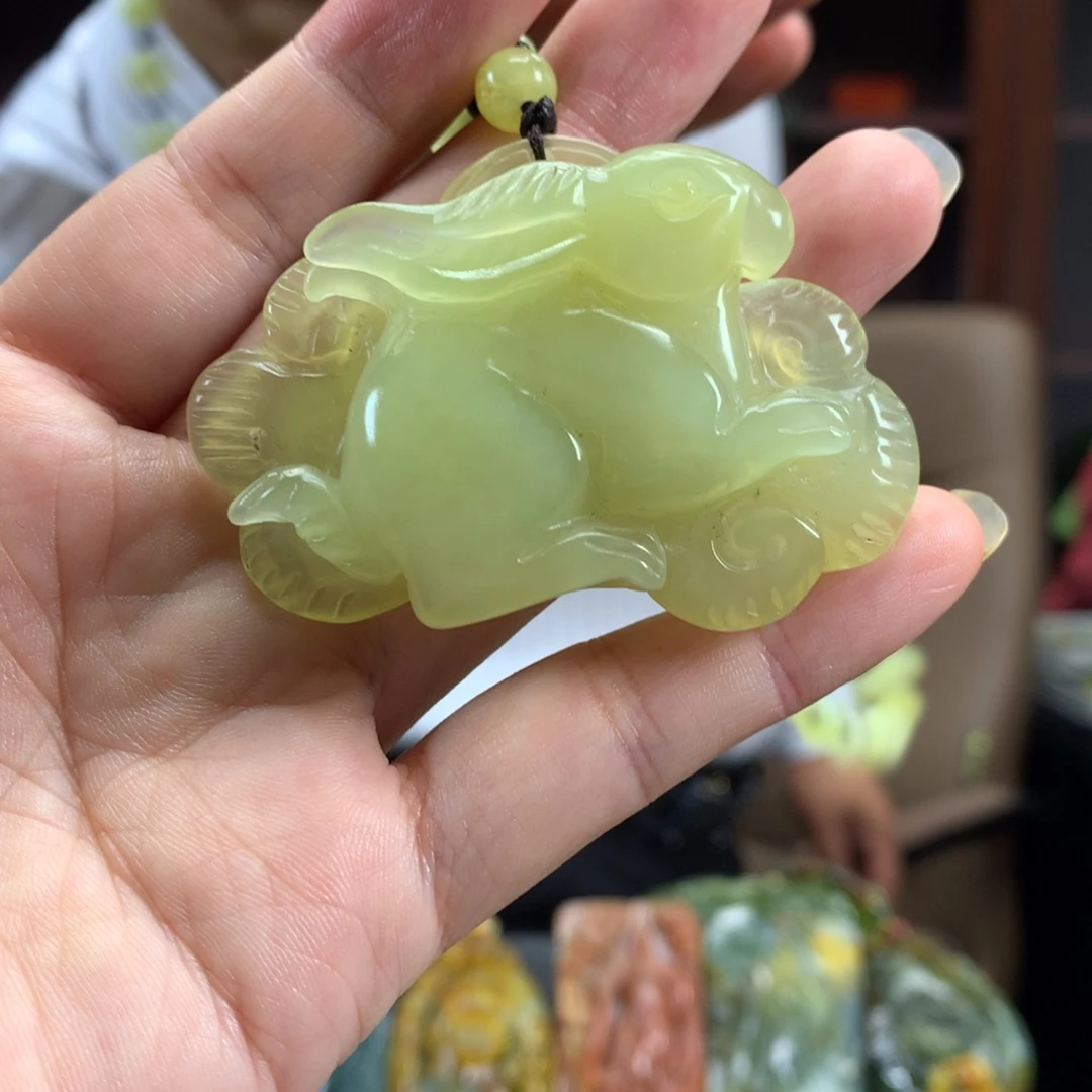 蛇纹石玉未镶嵌颈饰