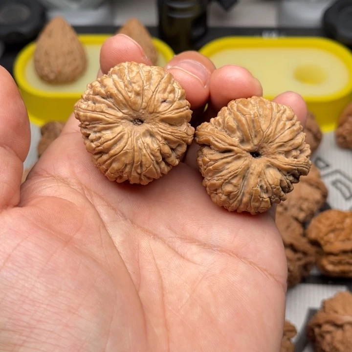 觀***在把件文玩核桃坐佛38