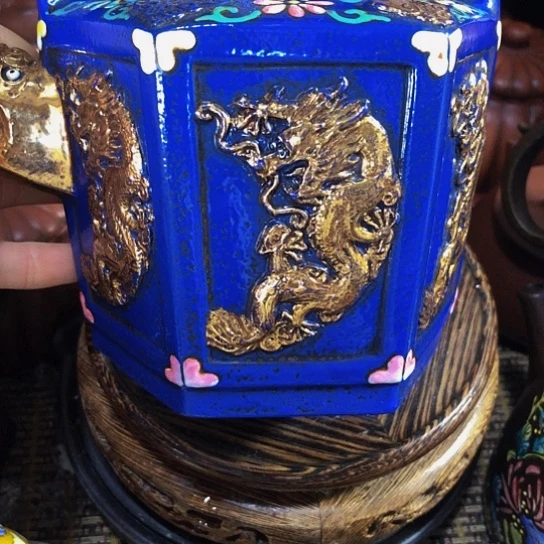 茶壶紫砂原矿泥料手工制作的一把紫砂壶。