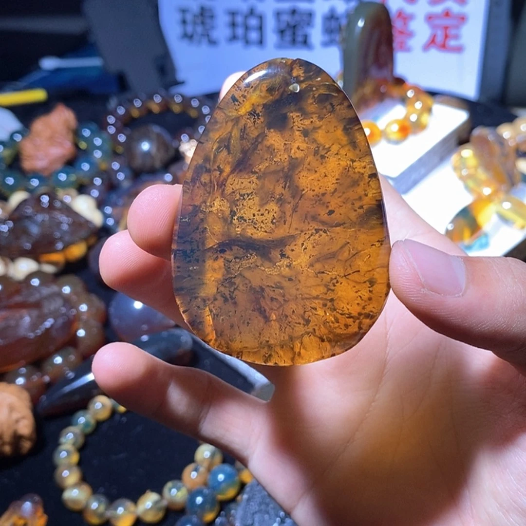 未镶嵌琥珀珠宝奇石