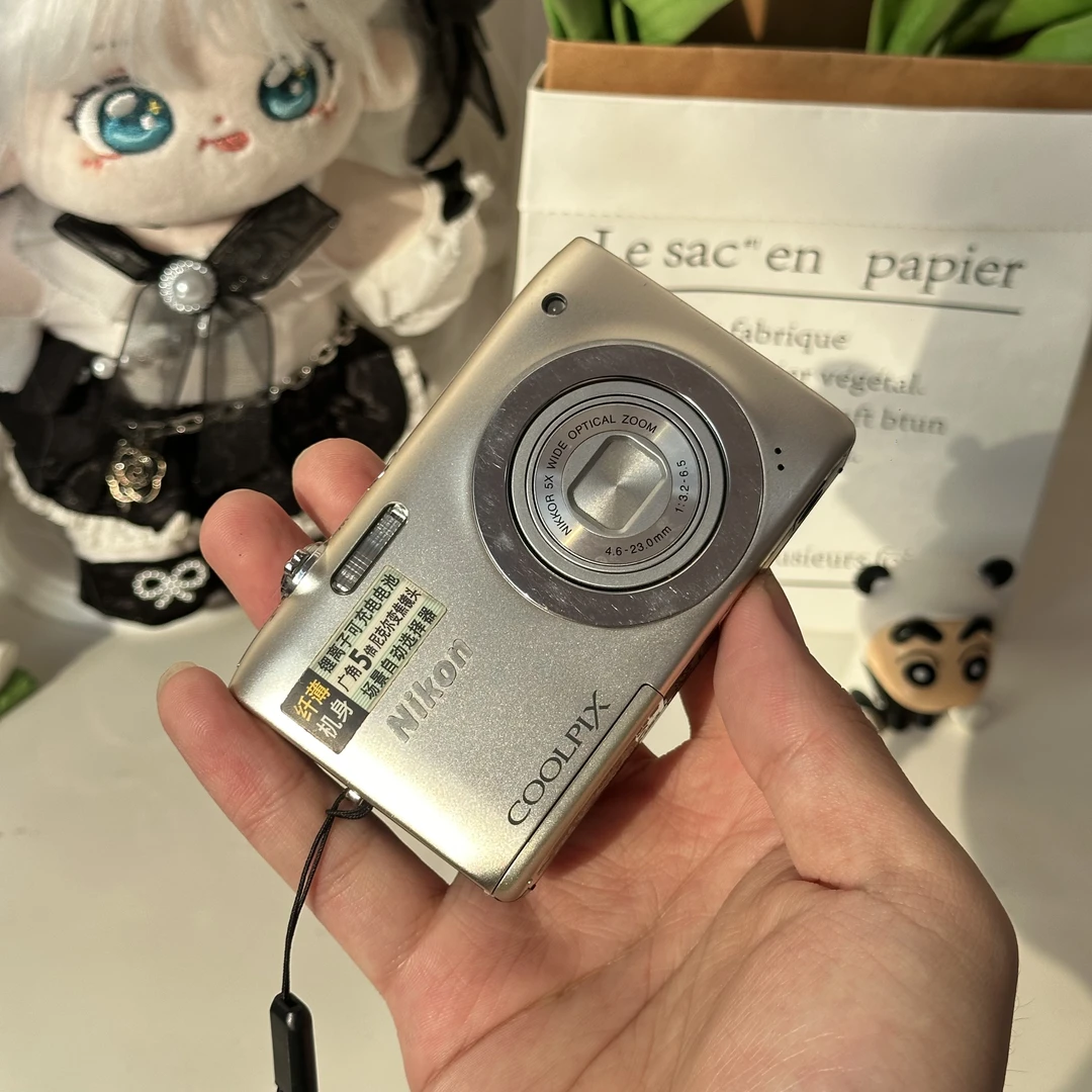 9新 Nikon/尼康 尼康s2600色彩感好1400万像素滤镜多带配件