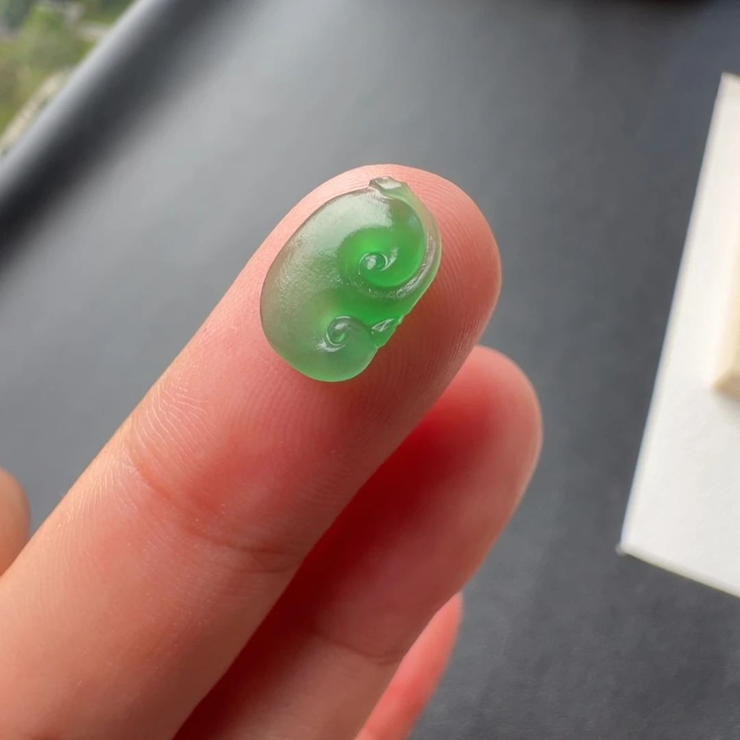 定制翡翠未镶嵌冰阳绿如意