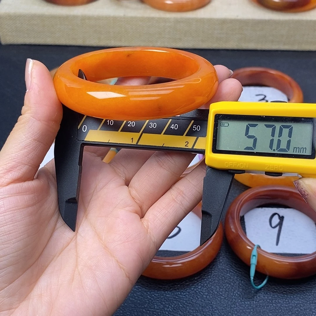 未镶嵌石英质玉（黄龙玉）手镯66号