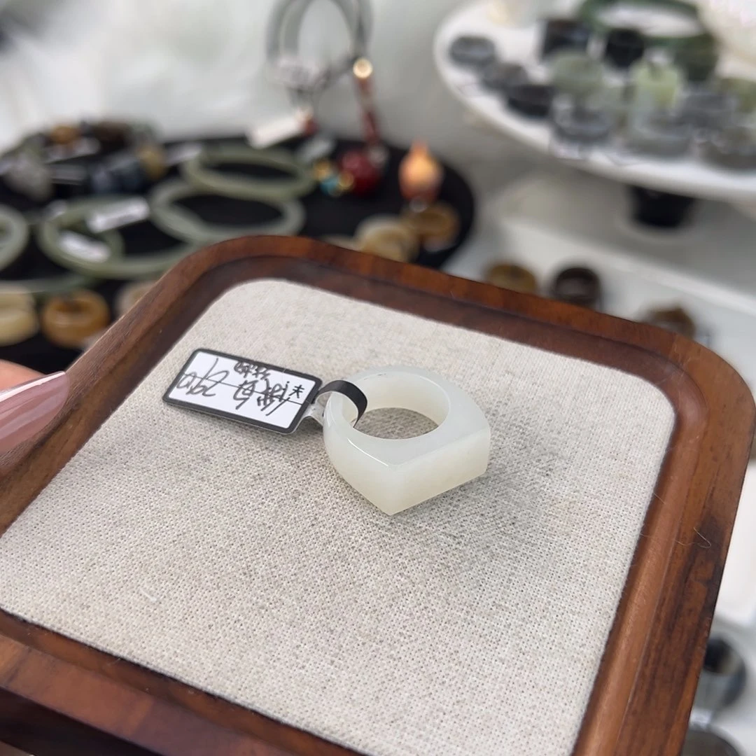 和田玉未镶嵌戒指N98俄白马鞍直径17不退换