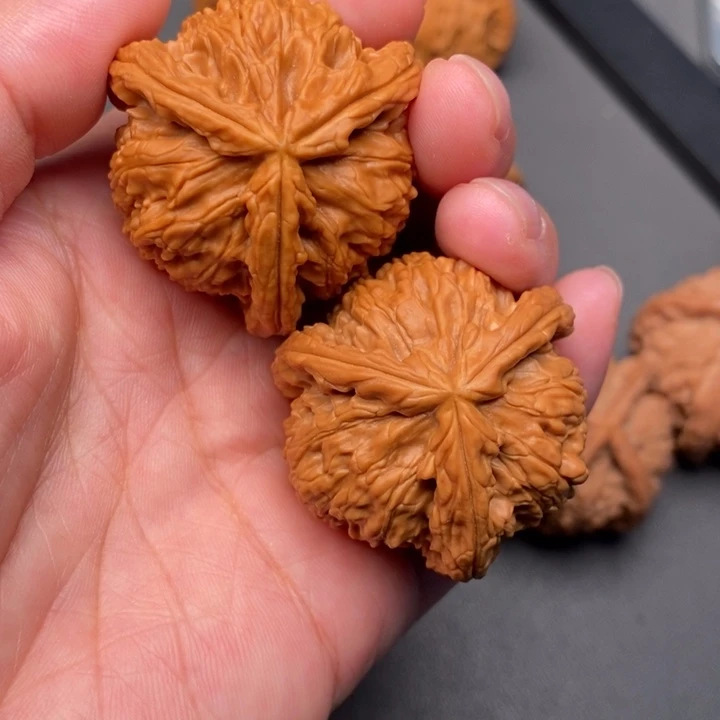 文玩核桃吊坠希***杰