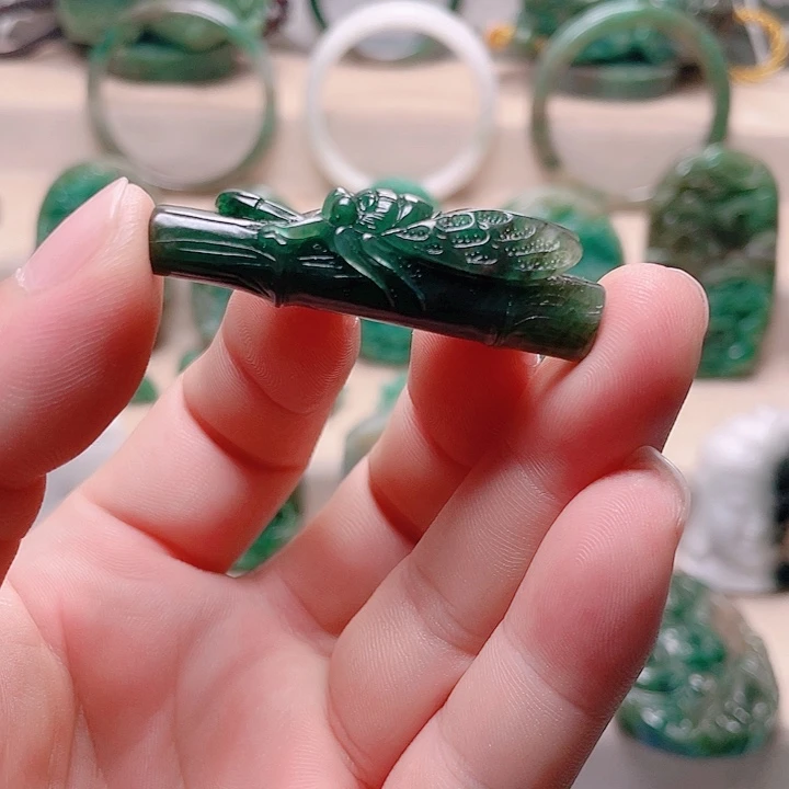 独山玉未镶嵌颈饰