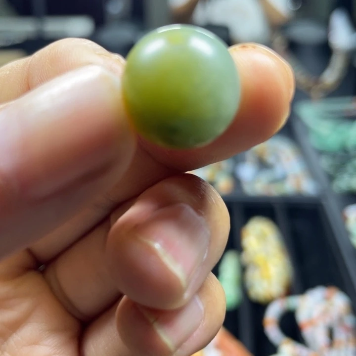 翡翠未镶嵌颈饰珠子