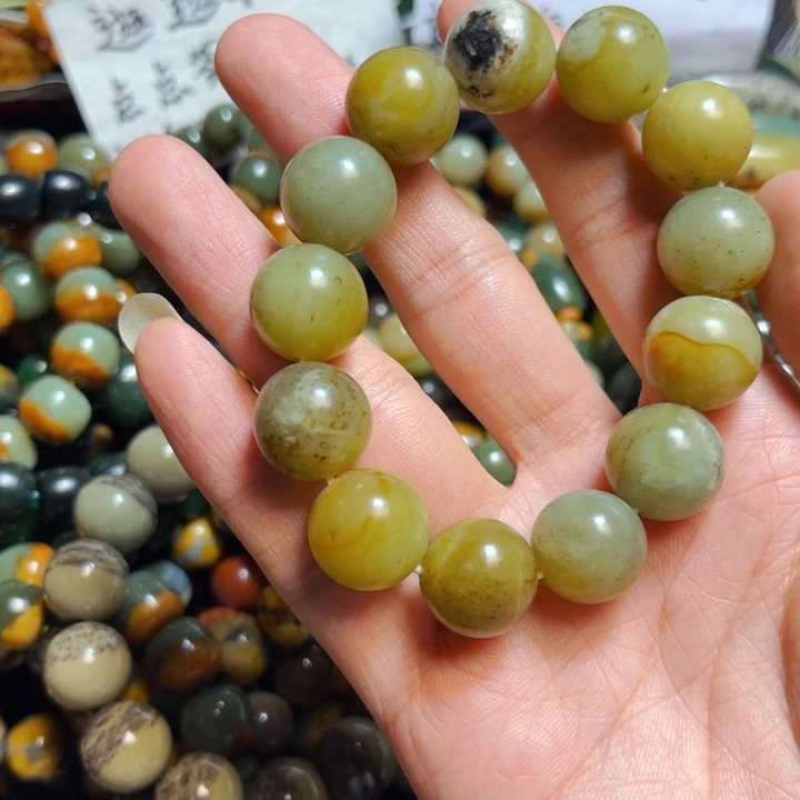 蛇纹石玉颈饰合金