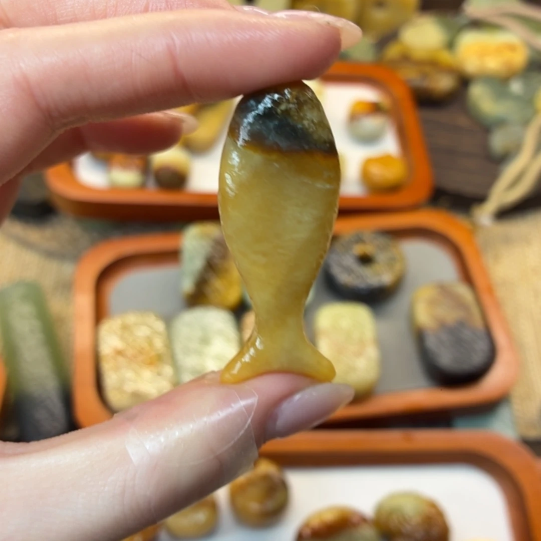 暖***暖蛇纹石玉未镶嵌颈饰