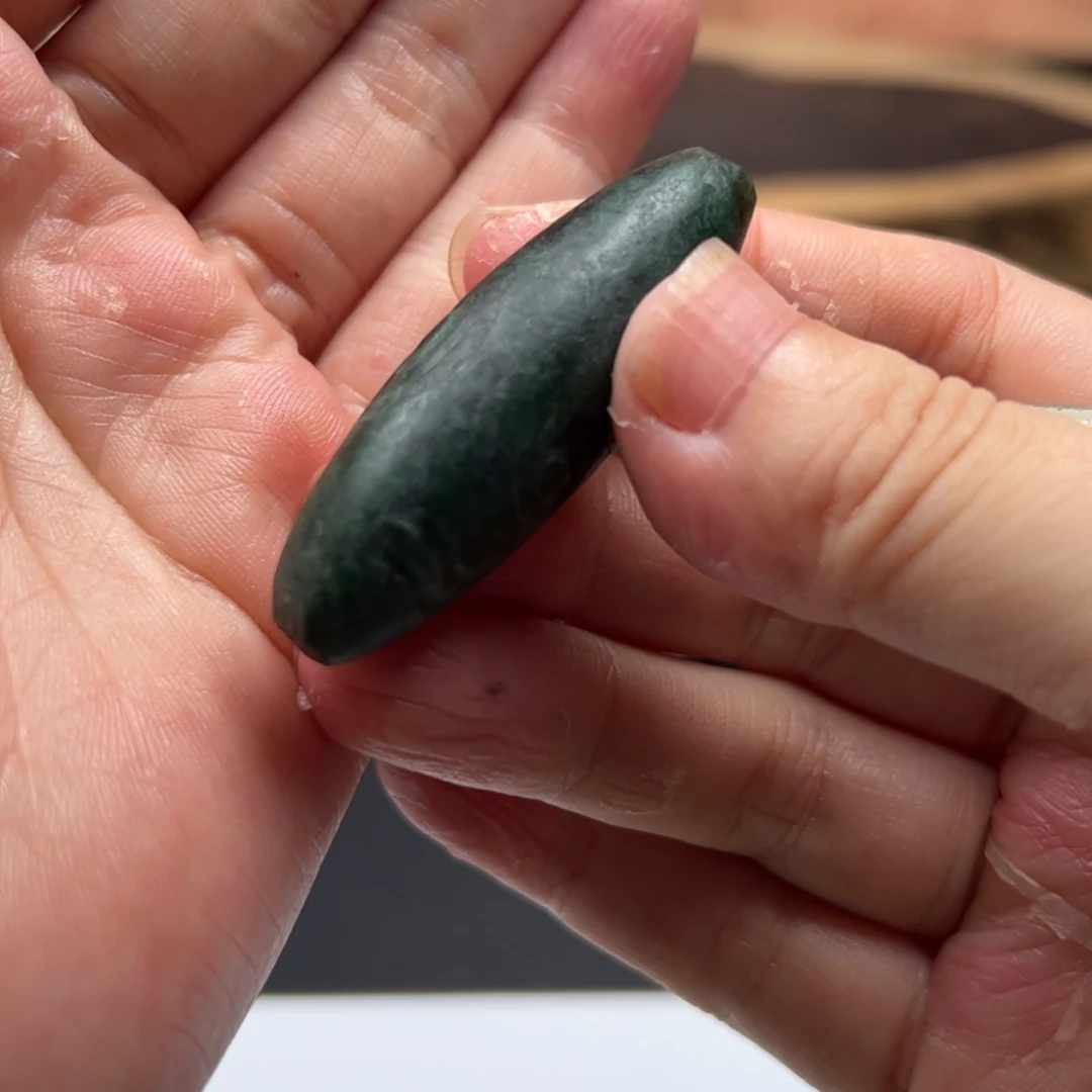 用***总翡翠未镶嵌挂件天珠