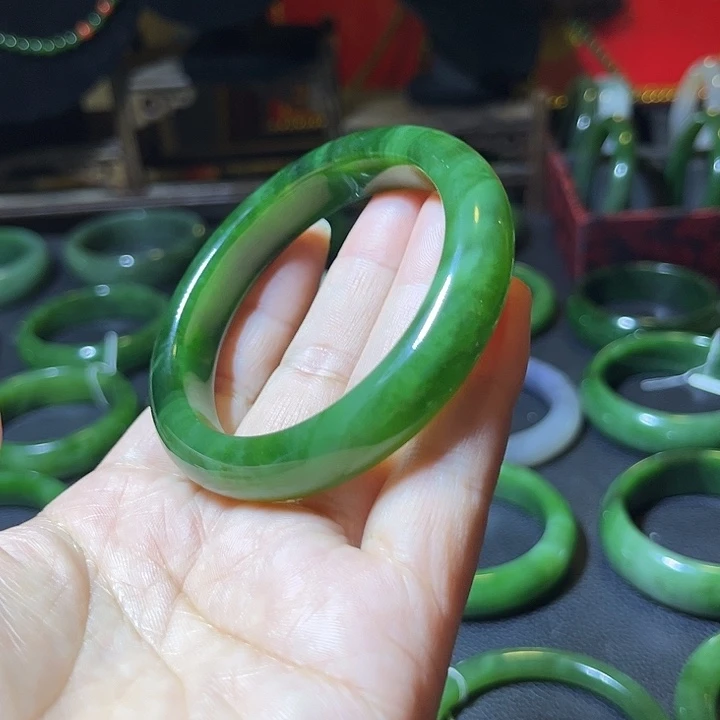 和田玉（碧玉）未镶嵌手镯