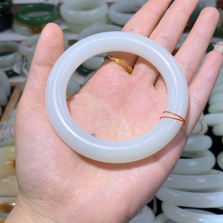 和田玉手镯未镶嵌羊脂白镯56