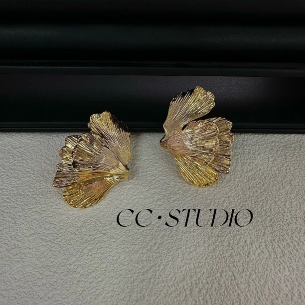 铜合金耳饰 欧美风夸张金属银杏叶耳环 （复古高级感）