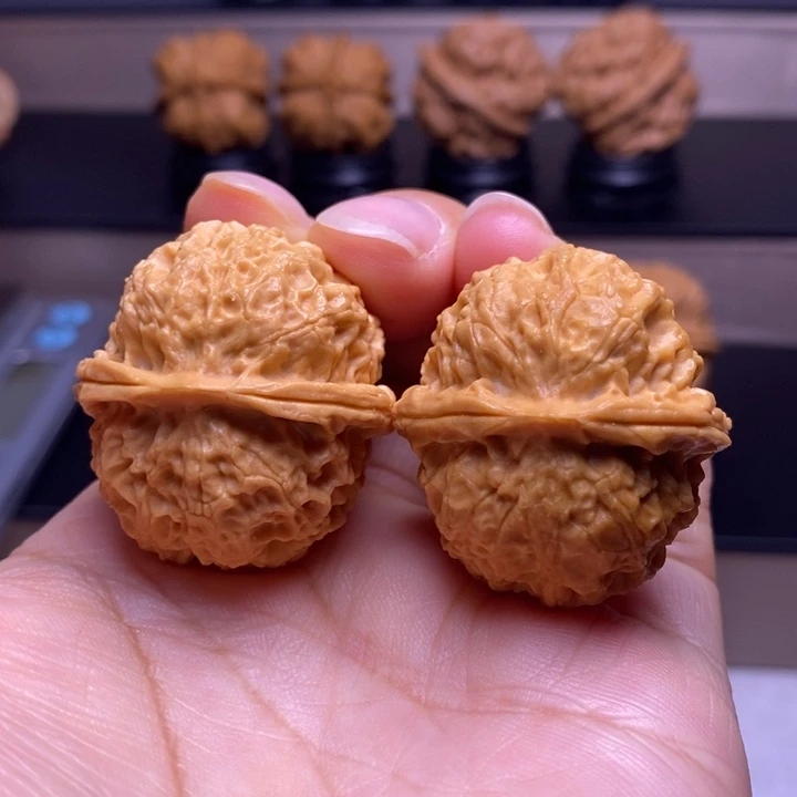 把件文玩核桃珊瑚绣球18