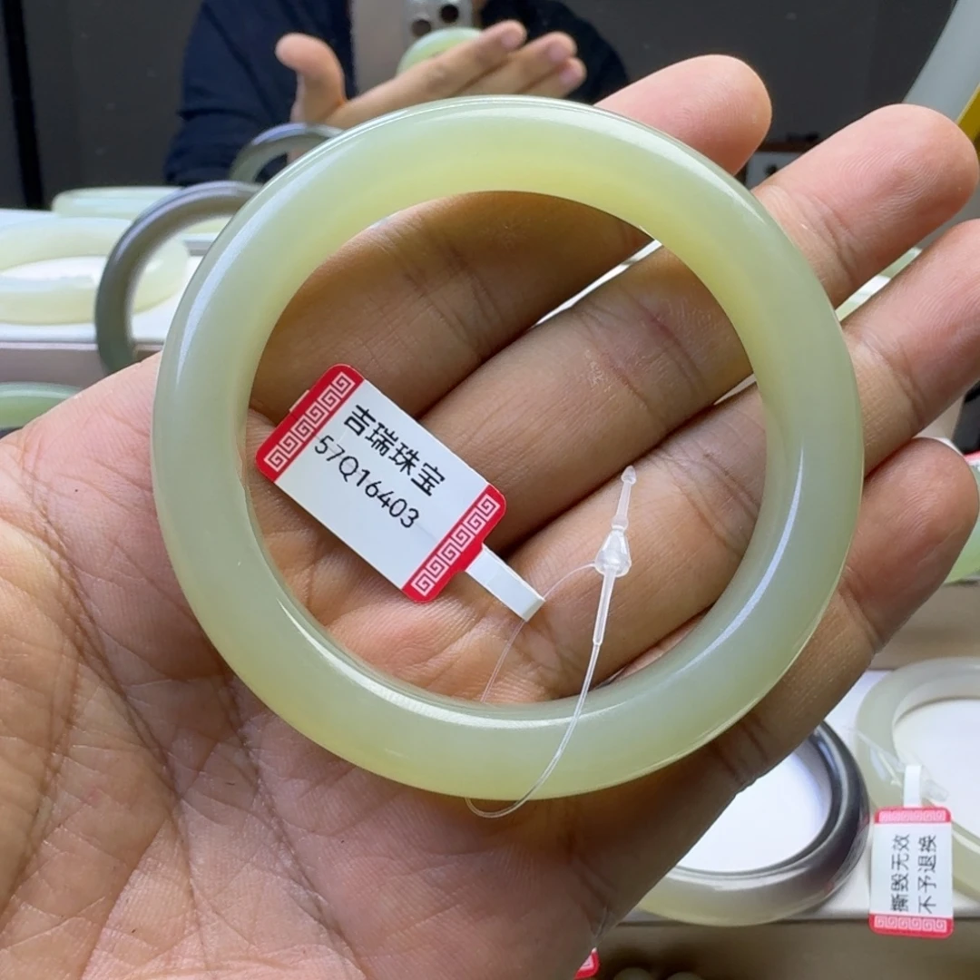 和田玉（糖玉）未镶嵌手镯