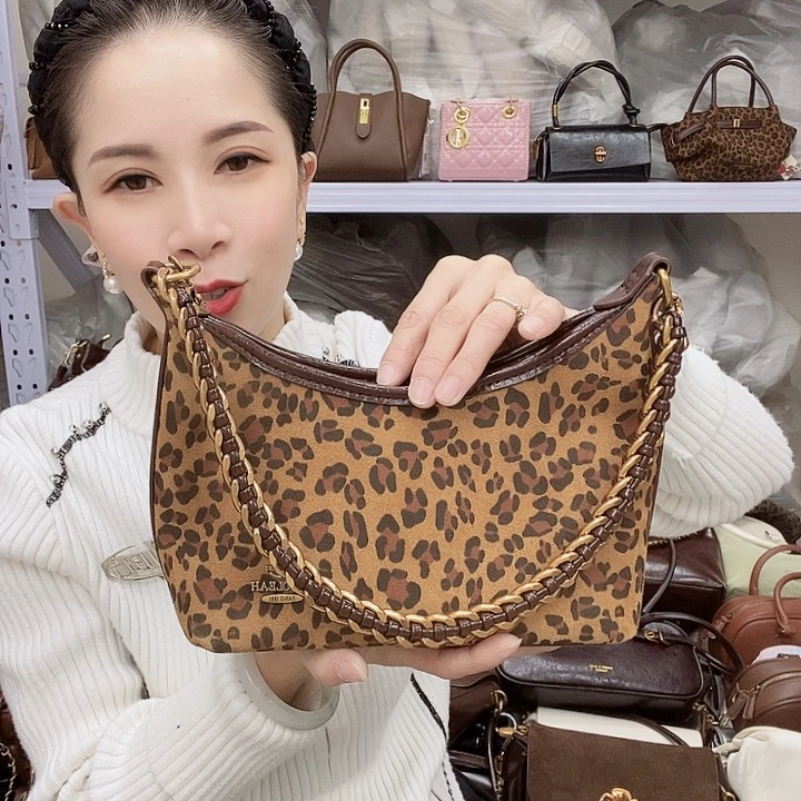 蚕丝小牛剖层皮革PU20013