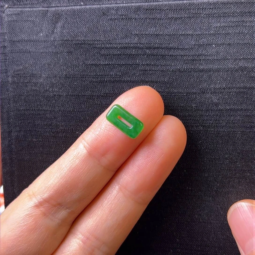 翡翠颈饰未镶嵌方糖