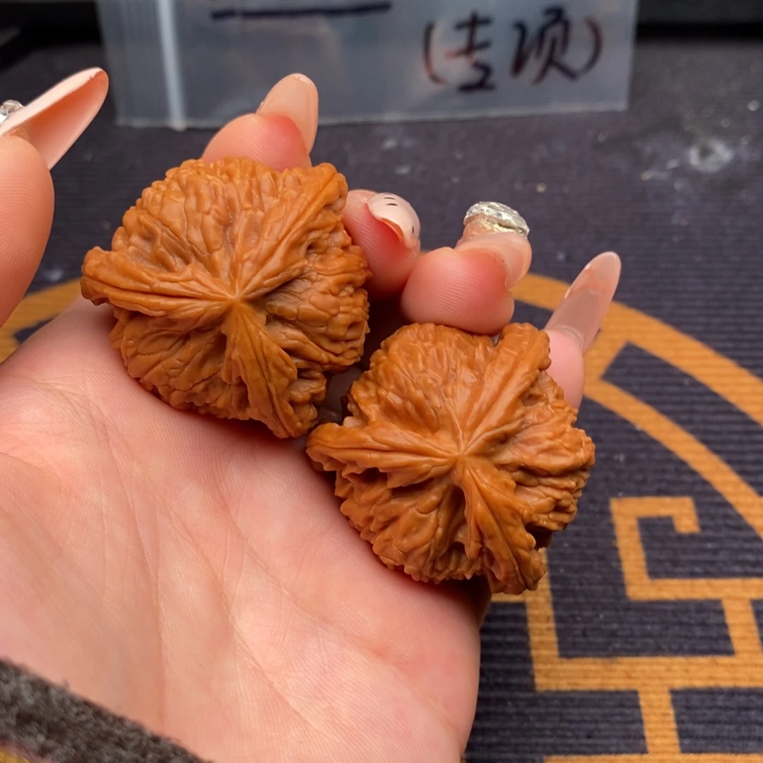 优***子文玩核桃吊坠白狮子