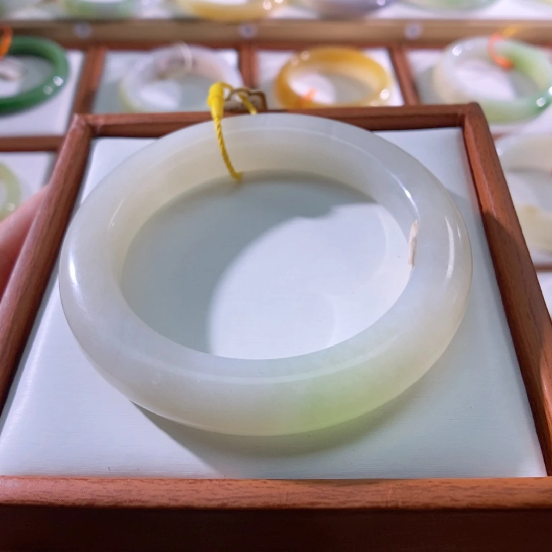 【闪购商品】未镶嵌手镯和田玉（翠青玉）
