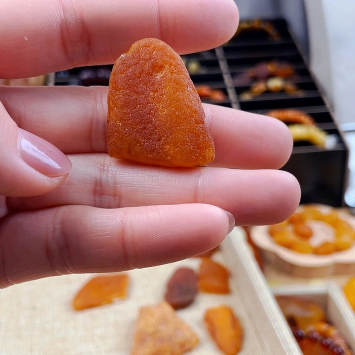 琥珀颈饰未镶嵌吊坠