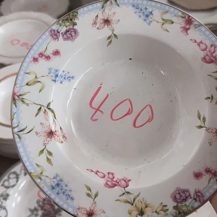 搪瓷微瑕疵两个8.5英寸草帽盘子