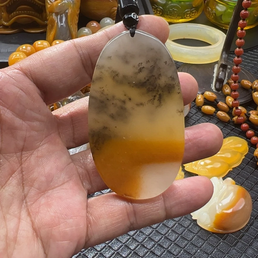 颈饰未镶嵌石英质玉