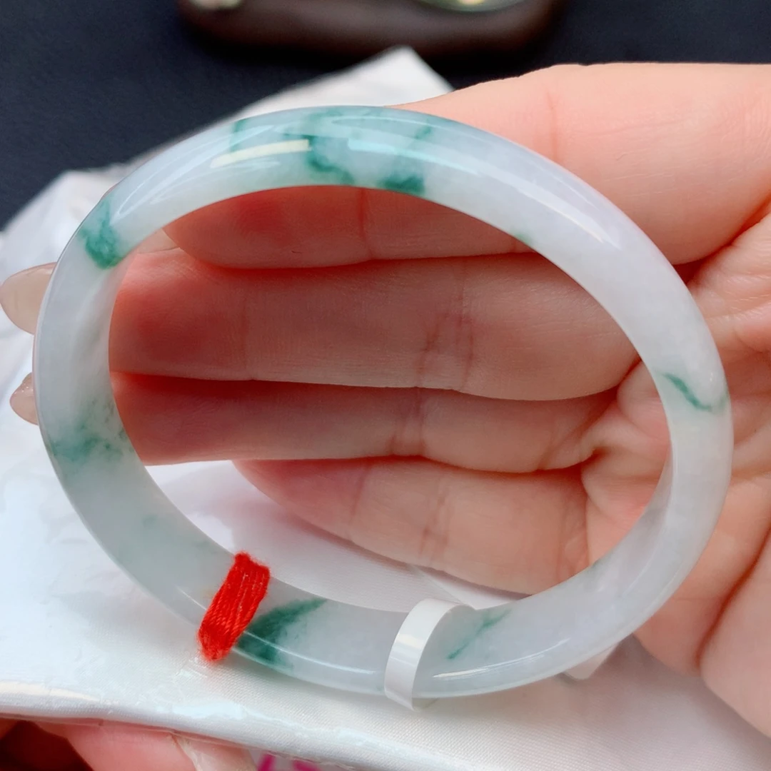 嫣****翡翠未镶嵌手镯55-56贵妃