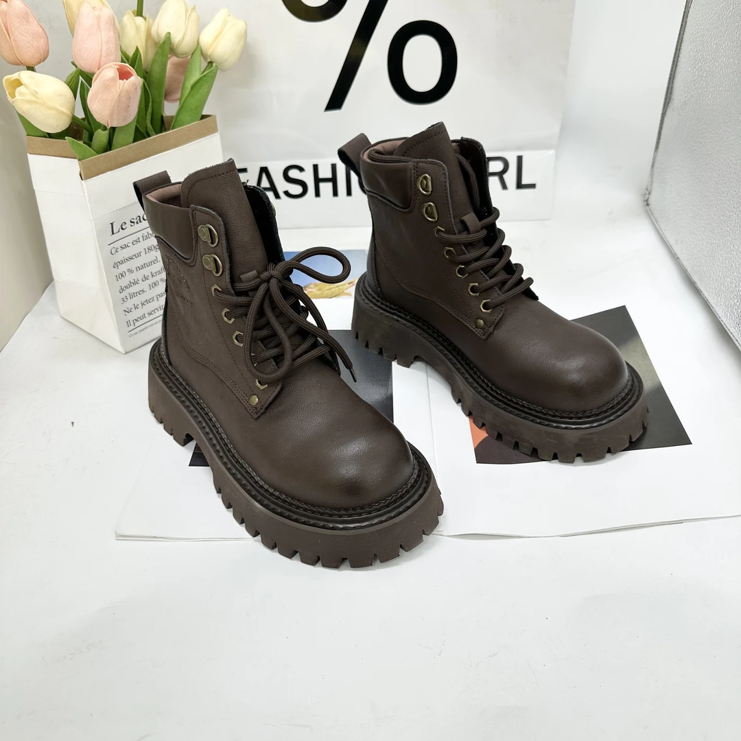 新款气质休闲百搭女士马丁靴A/DDW/611-26