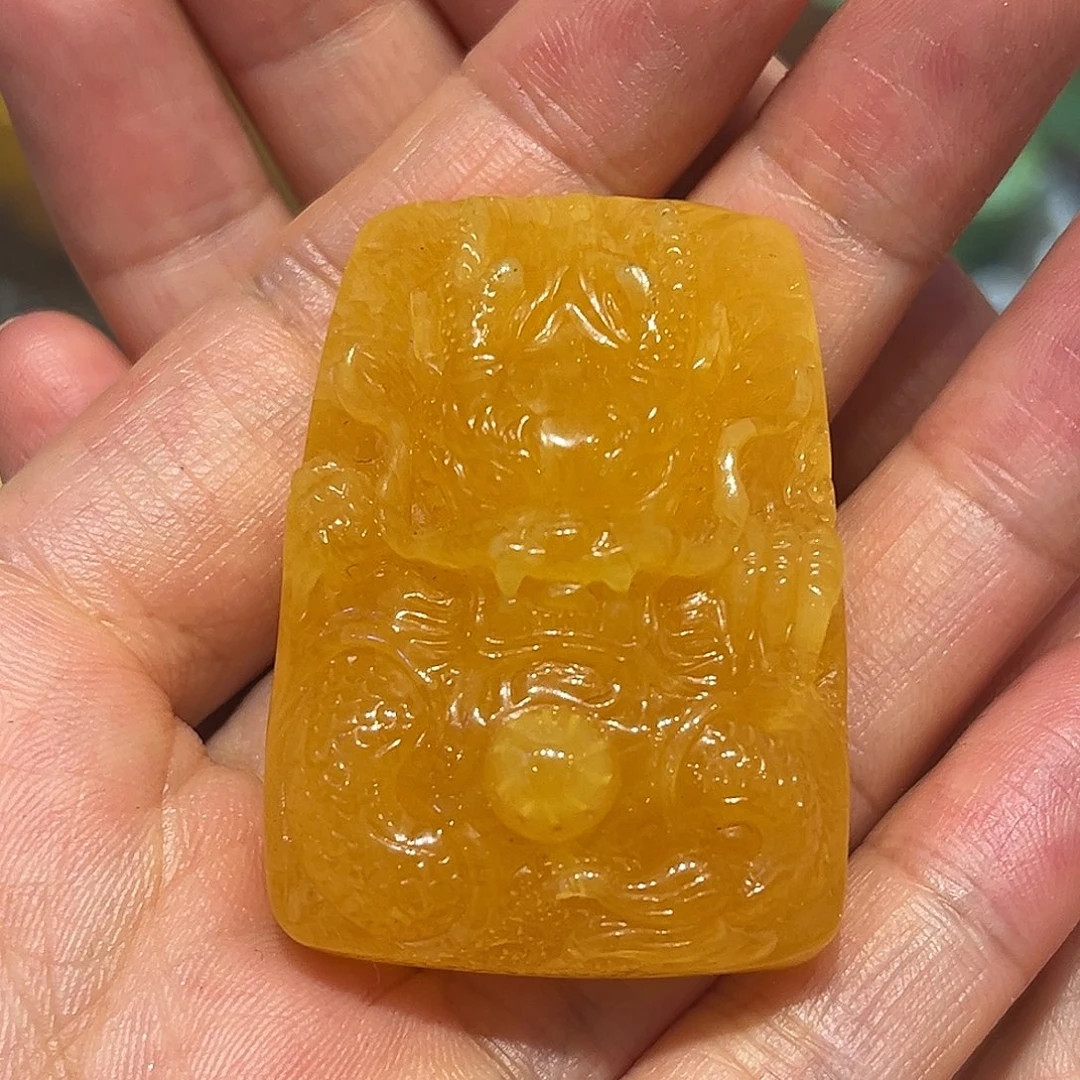 琥珀未镶嵌颈饰龙牌