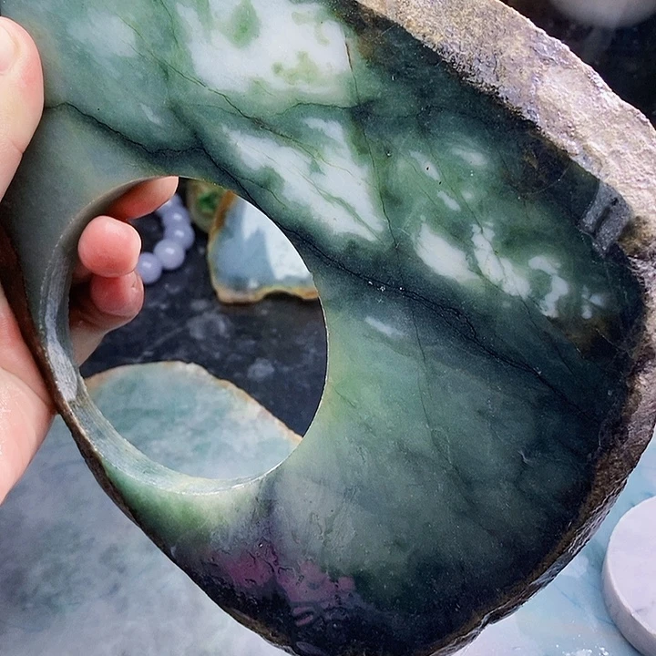 翡翠未镶嵌颈饰毛料10