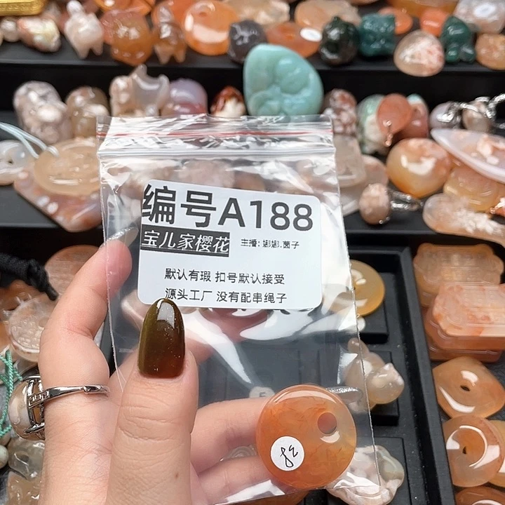 合金颈饰玛瑙/玉髓不****酱