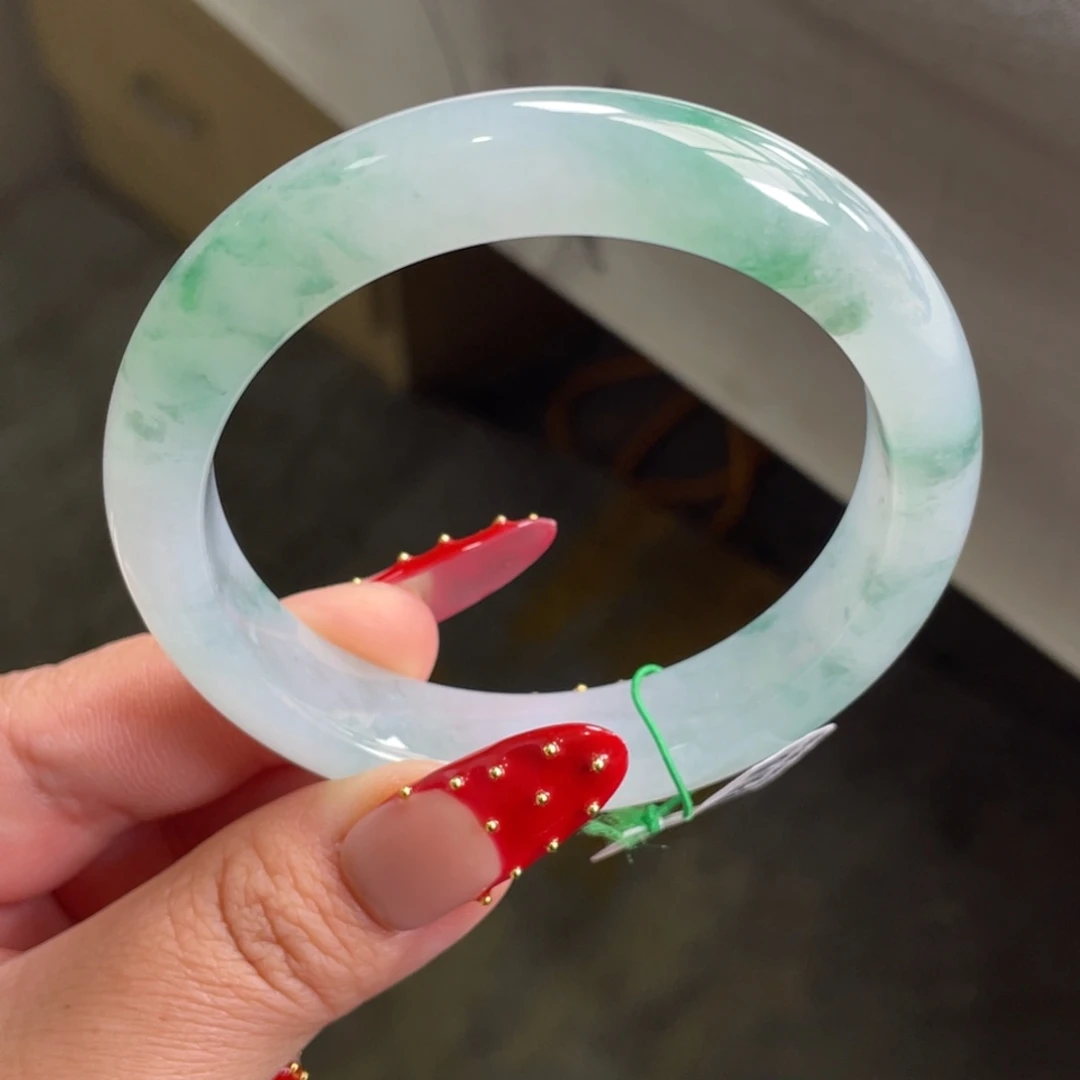 翡翠未镶嵌手镯冰胶飘绿花正圈手镯