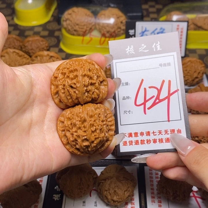 文玩核桃吊坠40白狮子424