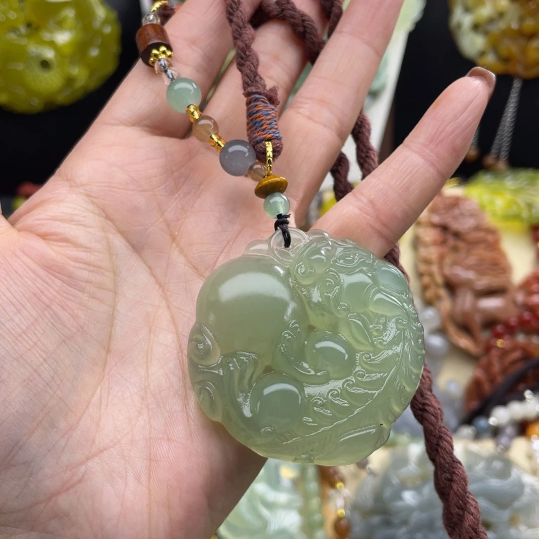 未镶嵌蛇纹石玉颈饰