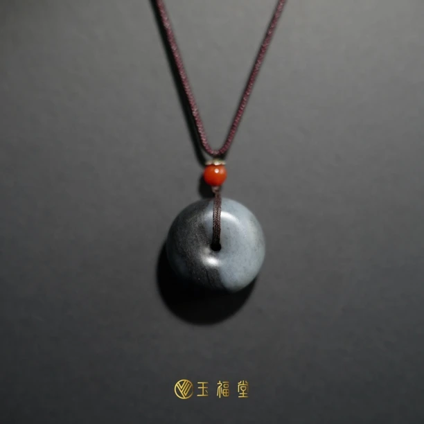 玉福堂|新疆和田玉和田籽|青花籽|平安扣挂件|聚墨半山水玉扣玉坠