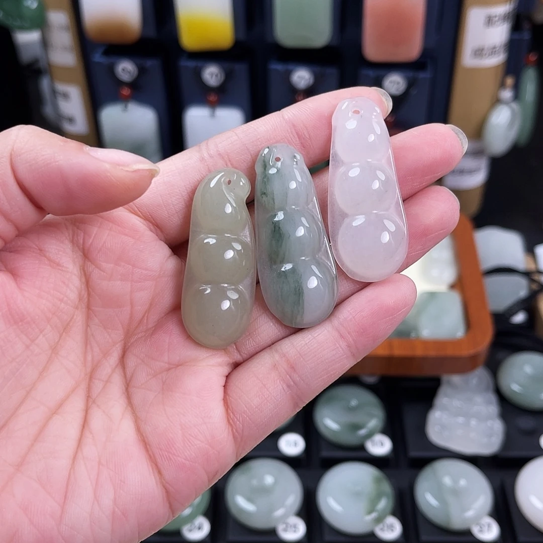 颈饰未镶嵌石英质玉j****a