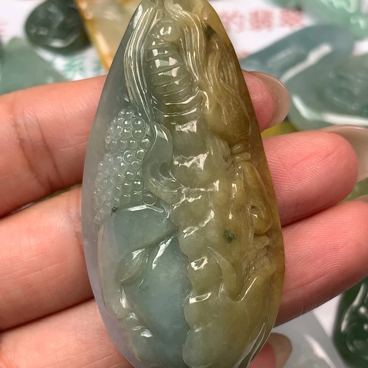 翡翠未镶嵌颈饰翡翠
