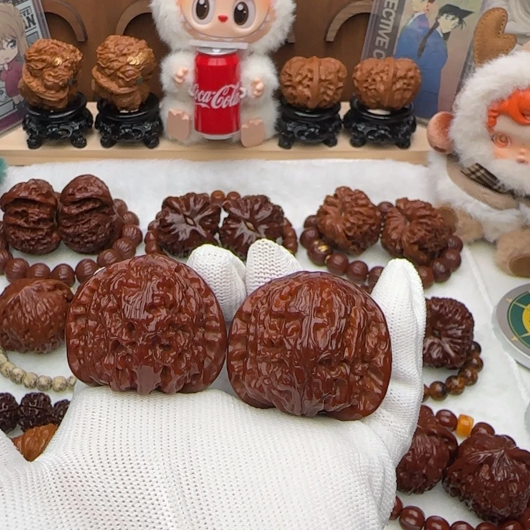 文玩核桃吊坠40红三角白