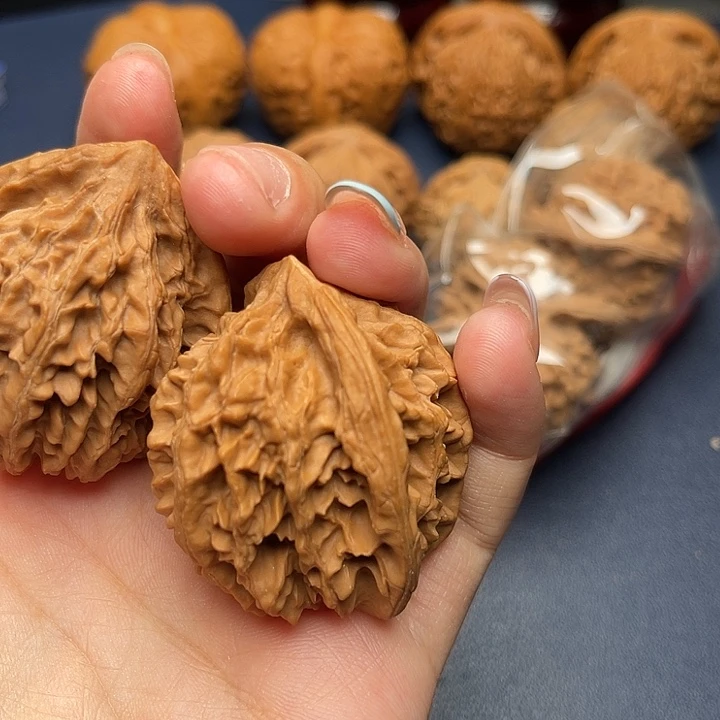 文玩核桃手串无****志白狮