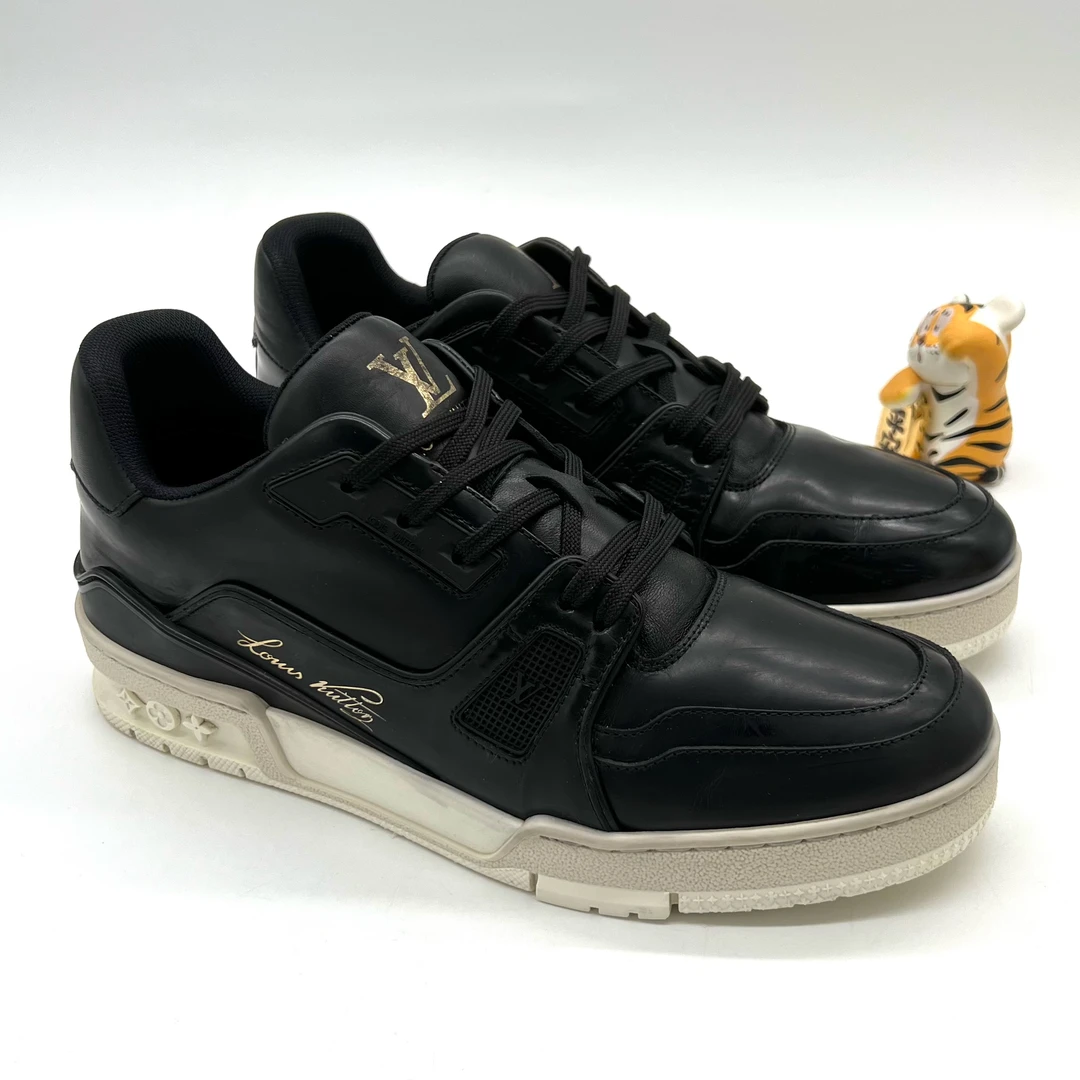 95新 LouisVuitton/路易威登 男士黑色亮皮面厚底trainer板鞋39码