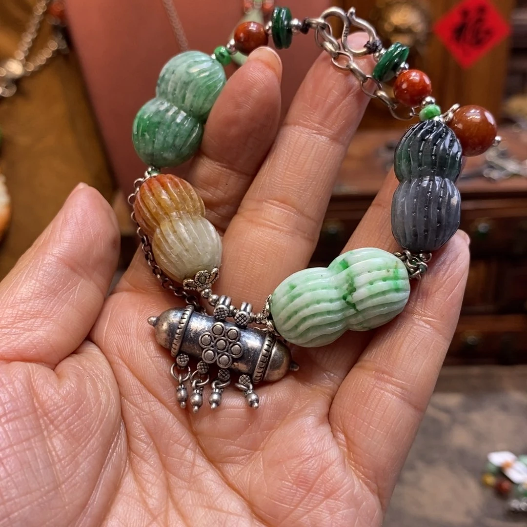 翡翠吊坠(赠链)未镶嵌