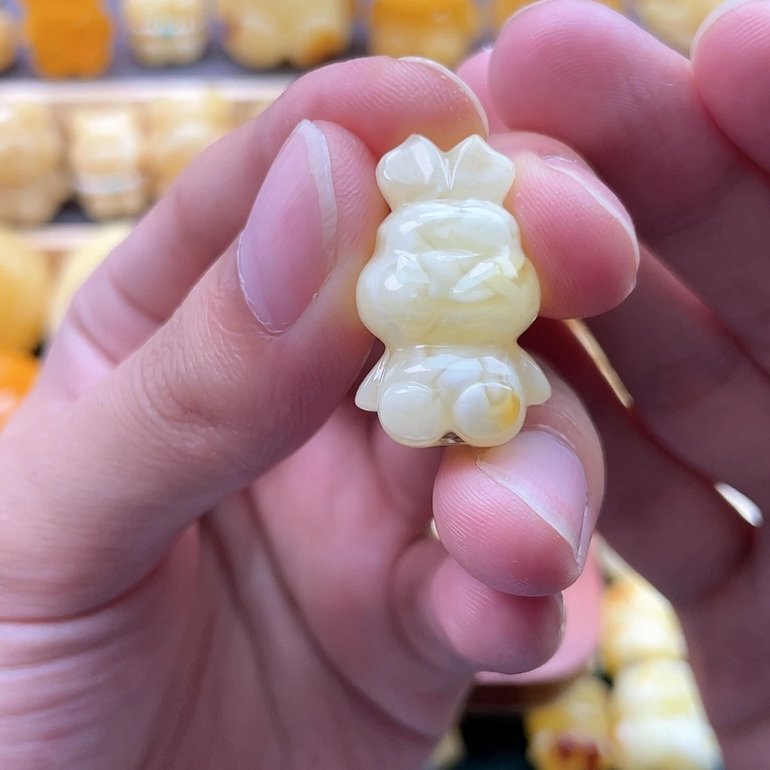 未镶嵌琥珀裸石做***?蜜蜡