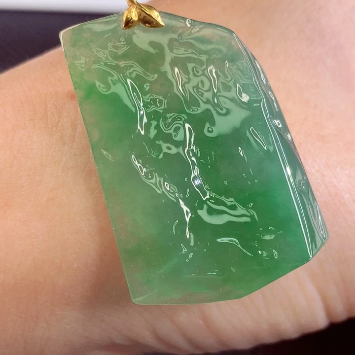 翡翠18K金镶嵌颈饰翡翠